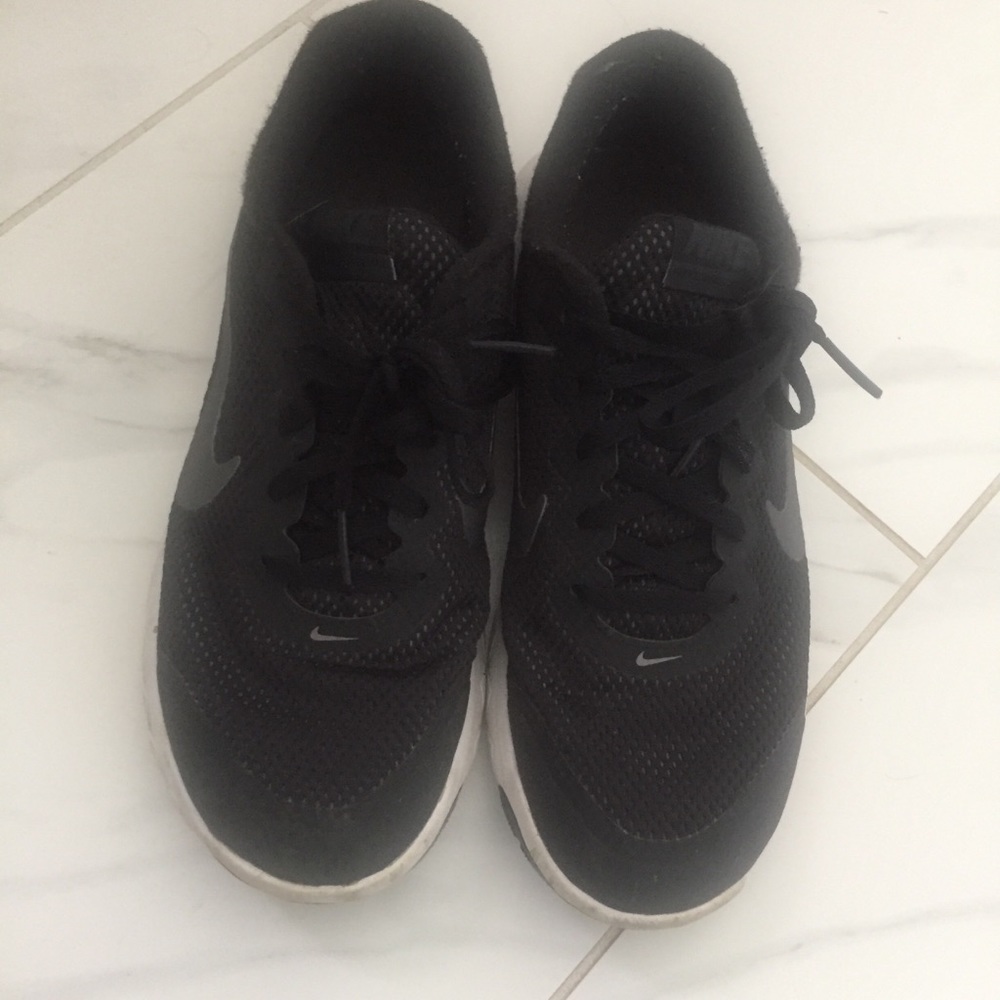 Women’s Nike Flex Experience RN 4 - Size 7